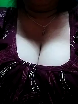 Snapshot of Rinki_Guptaa chatting on 01-07-25, 06:03 Rinki Guptaa online show from 01-07-25, 06:03