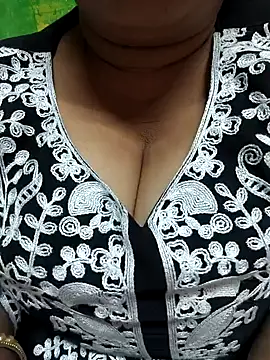 Snapshot of Rinki_Guptaa chatting on 01-29-25, 02:32 Rinki Guptaa online show from 01-29-25, 02:32