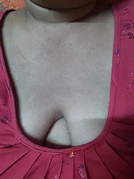 Snapshot of Rinki_Guptaa chatting on 03-07-25, 10:21 Rinki Guptaa online show from 03-07-25, 10:21