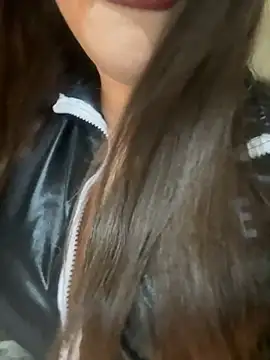 Snapshot of Elinatiranda chatting on 07-25-26, 03:59 Elinatiranda online show from 07-25-26, 03:59