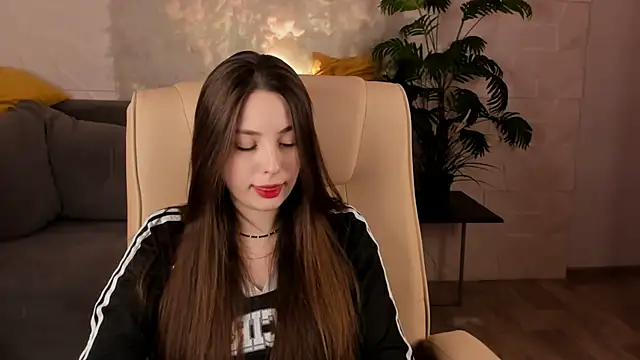 MoonLissa online show from 12-20-24, 01:43