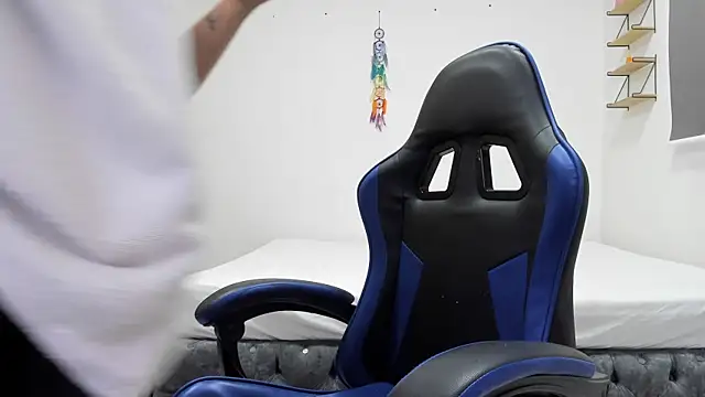 Samanthagax online show from 12-15-25, 11:47