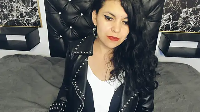 Snapshot of scarlett_w0lf chatting on 01-29-25, 07:43 scarlett w0lf online show from 01-29-25, 07:43