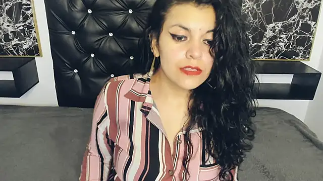 Snapshot of scarlett_w0lf chatting on 02-05-25, 03:20 scarlett w0lf online show from 02-05-25, 03:20