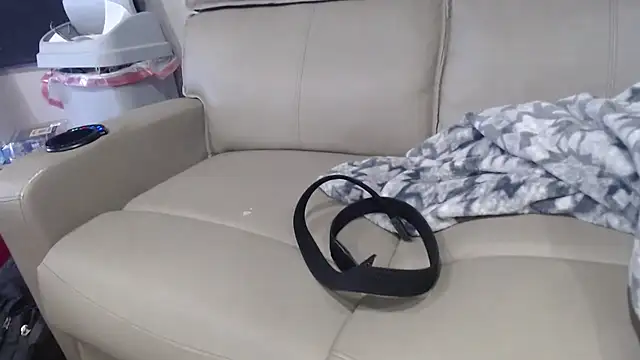 Snapshot of overaveragefreak4you chatting on 02-05-26, 10:03 overaveragefreak4you online show from 02-05-26, 10:03