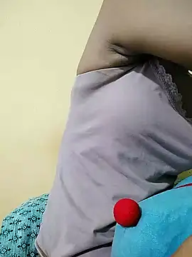 Snapshot of MISSQUEEN48 chatting on 09-12-25, 05:07 MISSQUEEN48 online show from 09-12-25, 05:07