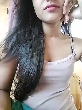 Snapshot of MISSQUEEN48 chatting on 05-16-26, 06:21 MISSQUEEN48 online show from 05-16-26, 06:21