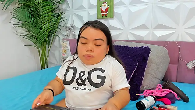 Snapshot of Michelle_Brooks chatting on 12-20-24, 01:33 Michelle Brooks online show from 12-20-24, 01:33