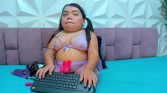 Snapshot of Michelle_Brooks chatting on 01-09-25, 11:34 Michelle Brooks online show from 01-09-25, 11:34