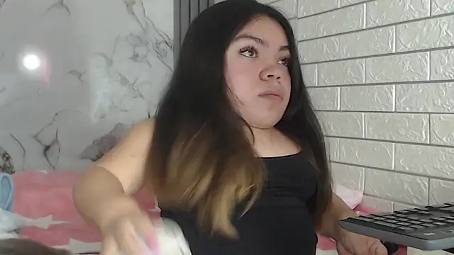 Snapshot of Michelle_Brooks chatting on 03-08-25, 02:40 Michelle Brooks online show from 03-08-25, 02:40