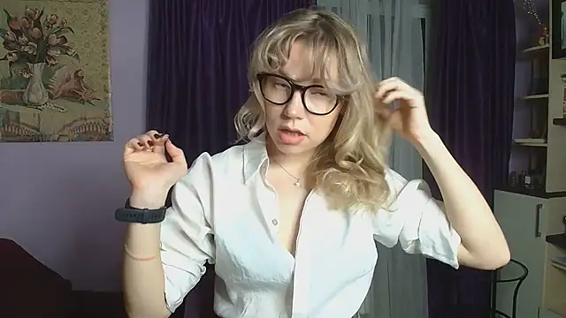 Snapshot of TaylorBre chatting on 12-21-24, 01:32 TaylorBre online show from 12-21-24, 01:32