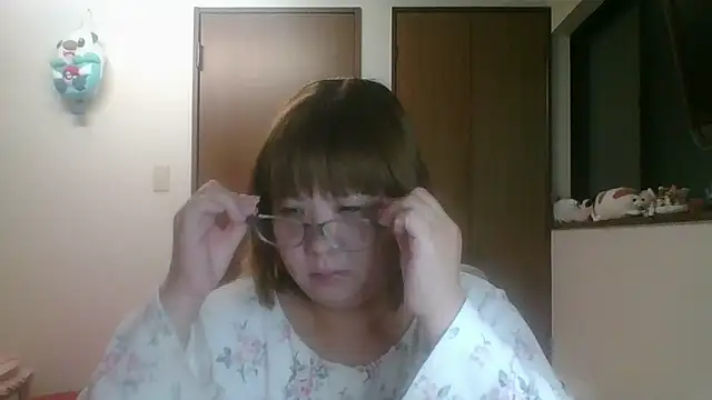 Snapshot of SAKU-RA-chan chatting on 10-23-25, 12:04 SAKU-RA-chan online show from 10-23-25, 12:04