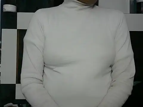 Snapshot of l_l_ish chatting on 01-06-25, 10:46 l l ish online show from 01-06-25, 10:46
