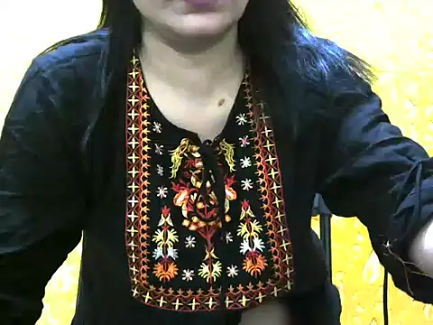 Snapshot of l_l_ish chatting on 02-18-25, 11:00 l l ish online show from 02-18-25, 11:00