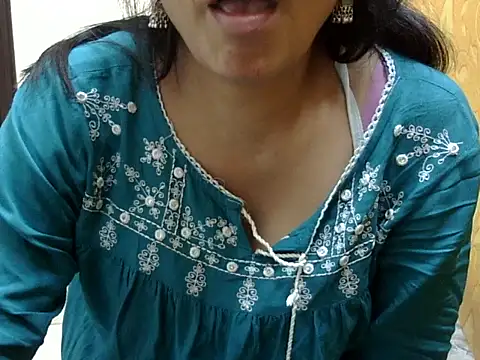 Snapshot of l_l_ish chatting on 03-01-25, 11:06 l l ish online show from 03-01-25, 11:06