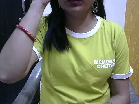 Snapshot of l_l_ish chatting on 03-15-25, 09:52 l l ish online show from 03-15-25, 09:52