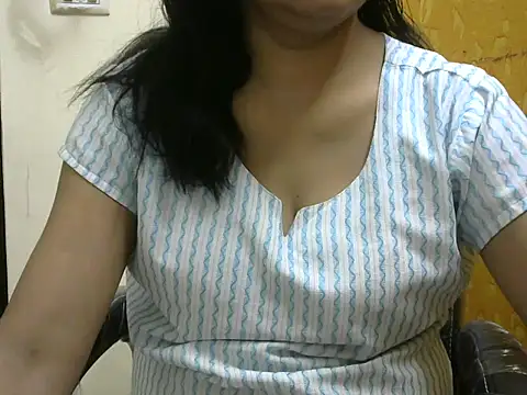 Snapshot of l_l_ish chatting on 10-15-25, 05:18 l l ish online show from 10-15-25, 05:18