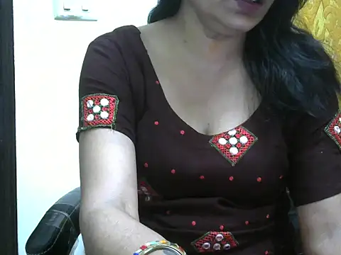 Snapshot of l_l_ish chatting on 10-18-25, 05:54 l l ish online show from 10-18-25, 05:54