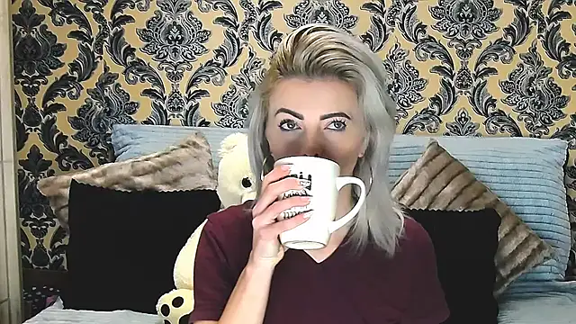 Snapshot of Aly_girl1 chatting on 02-23-25, 11:33 Aly girl1 online show from 02-23-25, 11:33