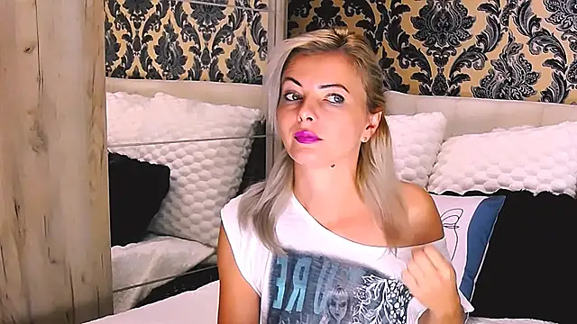 Snapshot of Aly_girl1 chatting on 09-09-25, 06:24 Aly girl1 online show from 09-09-25, 06:24