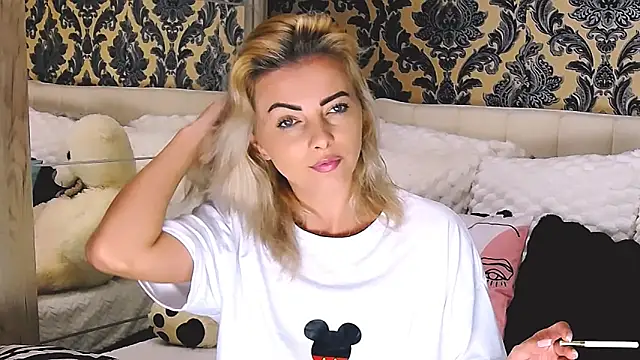 Snapshot of Aly_girl1 chatting on 10-05-25, 09:07 Aly girl1 online show from 10-05-25, 09:07