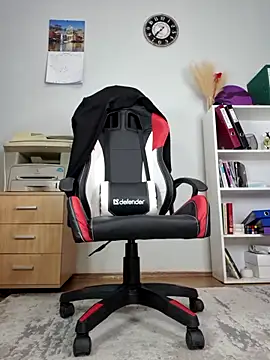 Snapshot of FoxRineHelen chatting on 02-13-25, 02:31 FoxRineHelen online show from 02-13-25, 02:31