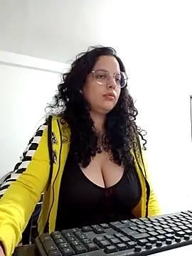 Snapshot of babyluna939 chatting on 05-09-26, 11:43 babyluna939 online show from 05-09-26, 11:43