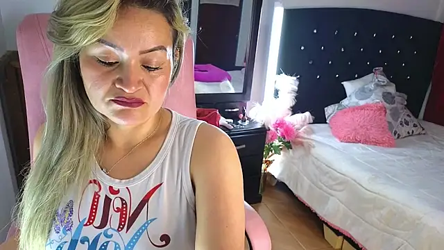 Snapshot of scarletteowens chatting on 02-06-26, 07:28 scarletteowens online show from 02-06-26, 07:28