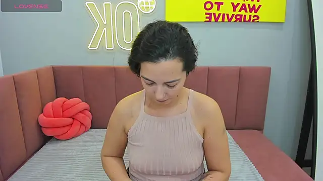 Snapshot of Linda_Insatiable chatting on 02-07-25, 01:15 Linda Insatiable online show from 02-07-25, 01:15