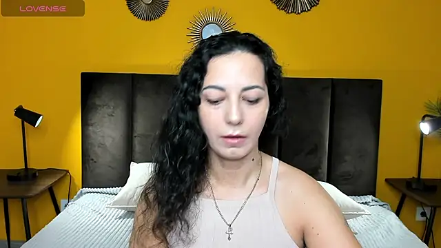 Snapshot of Linda_Insatiable chatting on 03-05-25, 01:31 Linda Insatiable online show from 03-05-25, 01:31