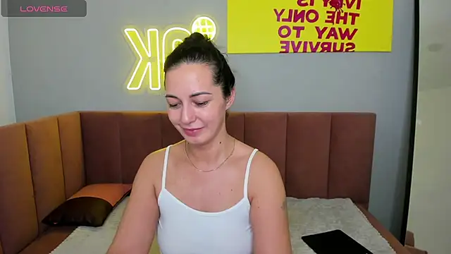 Snapshot of Linda_Insatiable chatting on 03-21-25, 04:39 Linda Insatiable online show from 03-21-25, 04:39