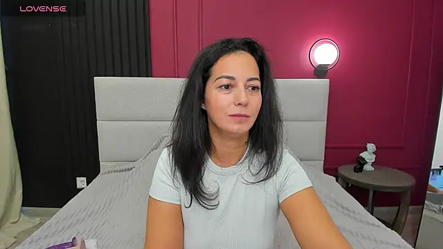 Snapshot of Linda_Insatiable chatting on 09-21-25, 01:29 Linda Insatiable online show from 09-21-25, 01:29