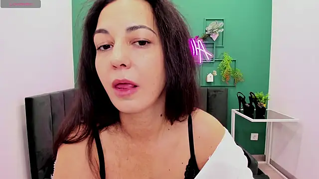 Snapshot of Linda_Insatiable chatting on 11-28-25, 01:41 Linda Insatiable online show from 11-28-25, 01:41