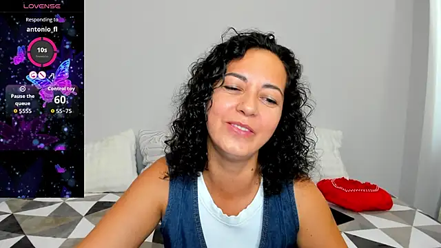 Snapshot of Linda_Insatiable chatting on 07-15-26, 02:06 Linda Insatiable online show from 07-15-26, 02:06