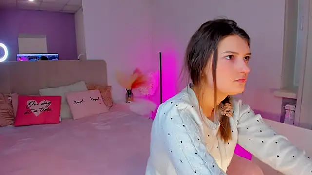 Laura Leee online show from 02-10-25, 06:31