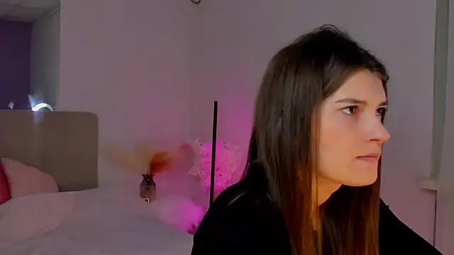 Laura Leee online show from 03-07-25, 06:24