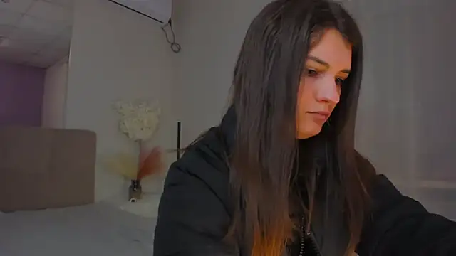 Laura Leee online show from 03-19-25, 06:24