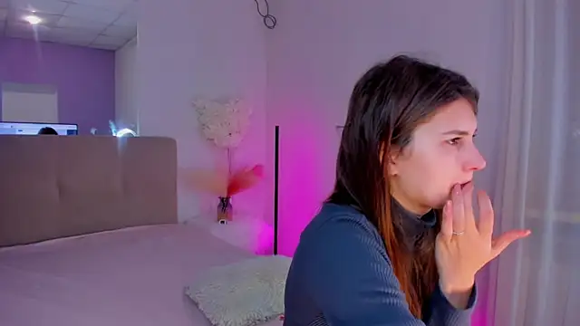 Laura Leee online show from 03-20-25, 06:19