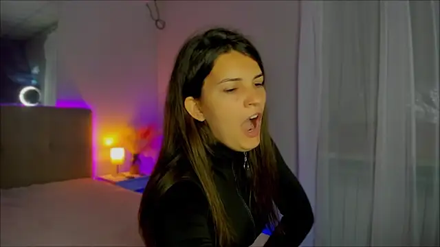 Laura Leee online show from 09-20-25, 05:30