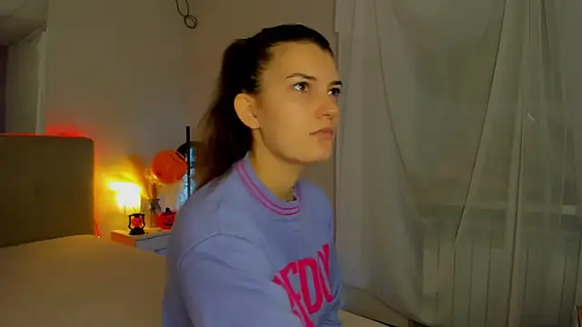 Laura Leee online show from 10-30-25, 06:15