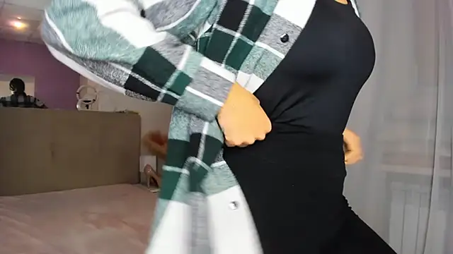 Laura Leee online show from 12-01-25, 06:18