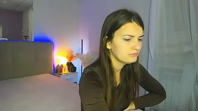 Laura Leee online show from 12-05-25, 06:11