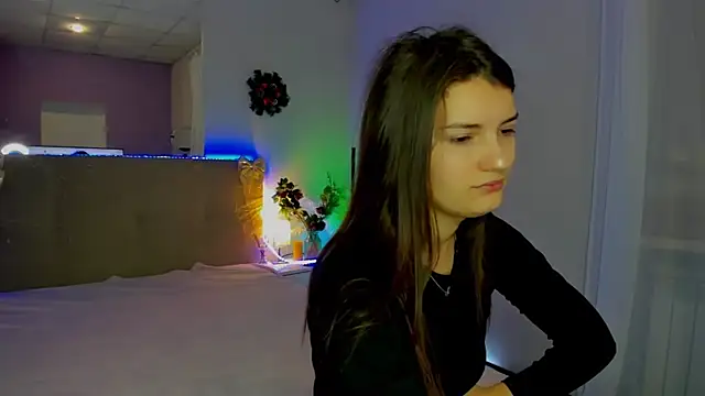 Laura Leee online show from 12-17-25, 05:57