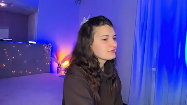 Snapshot of Laura_Leee chatting on 04-28-26, 05:12 Laura Leee online show from 04-28-26, 05:12