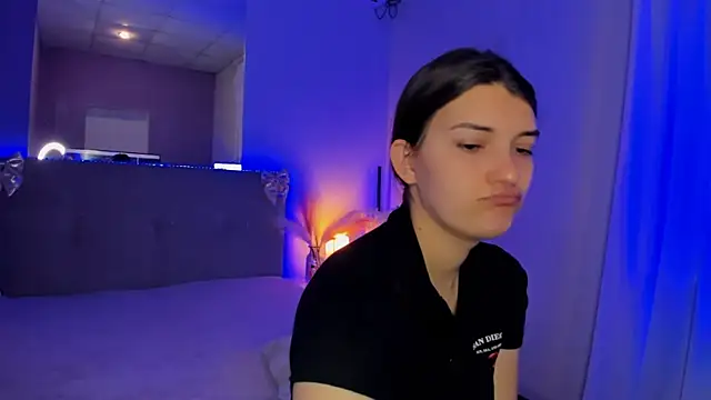 Snapshot of Laura_Leee chatting on 05-10-26, 05:34 Laura Leee online show from 05-10-26, 05:34