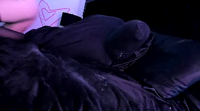 Snapshot of Midnightrose11 chatting on 02-13-25, 06:30 Midnightrose11 online show from 02-13-25, 06:30