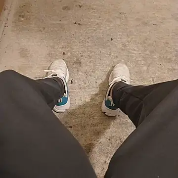 Snapshot of casper0303 chatting on 10-24-25, 04:14 casper0303 online show from 10-24-25, 04:14