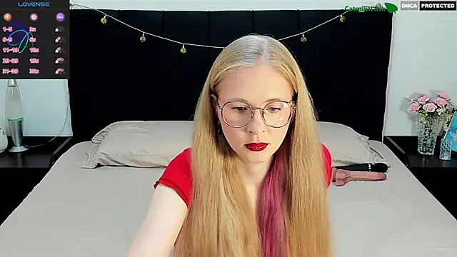 Snapshot of CatmintLush chatting on 05-08-26, 11:32 CatmintLush online show from 05-08-26, 11:32