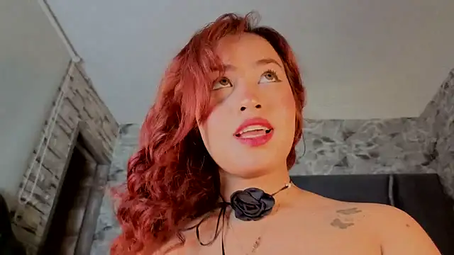 Snapshot of Estrella05_ chatting on 10-12-25, 04:44 Estrella05 online show from 10-12-25, 04:44