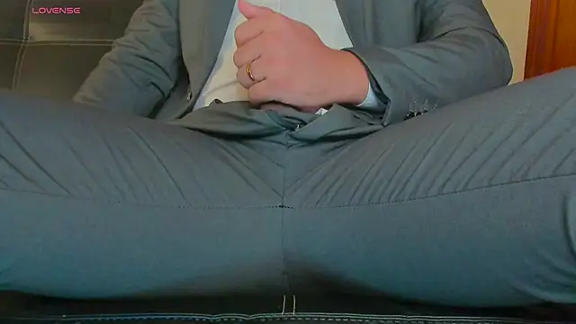 Snapshot of MrLonely02 chatting on 12-13-24, 08:47 MrLonely02 online show from 12-13-24, 08:47